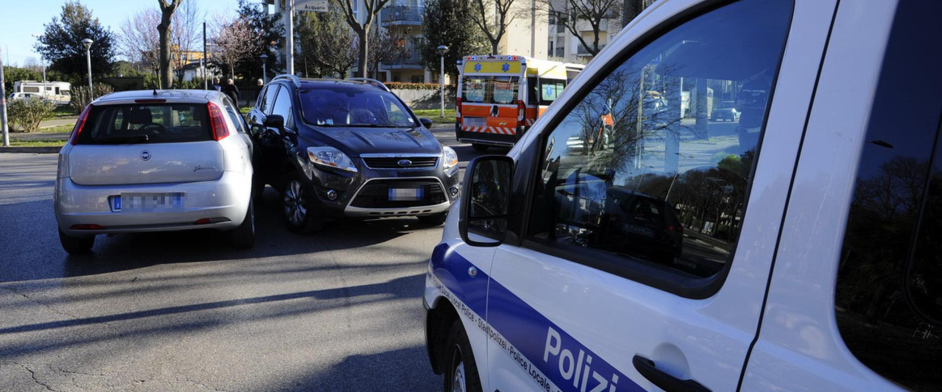Veicolo attrezzato dell'infortunistica stradale della Polizia Municipale di Rimini