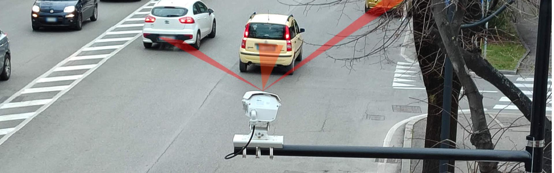 Telecamera di lettura targhe che rileva targa, modello colore e classe euro di tutti i veicoli in transito nel Comune di Rimini.