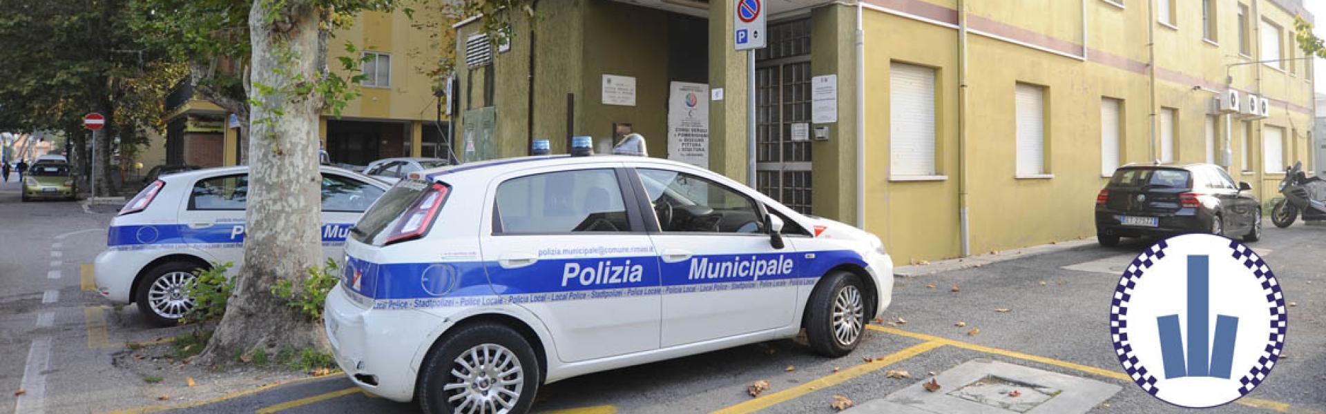 Distaccamento di Miramare - esterno con autovetture della Polizia Municipale