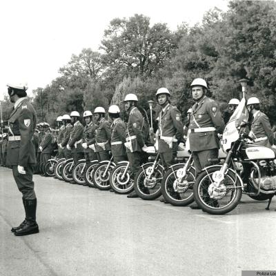 schieramento Vigili motociclisti con honda Four 350 in via Saint Maur des Fosseés all'interno del parco Federico Fellini in occasione dell'anniversario della fondazione del Corpo  