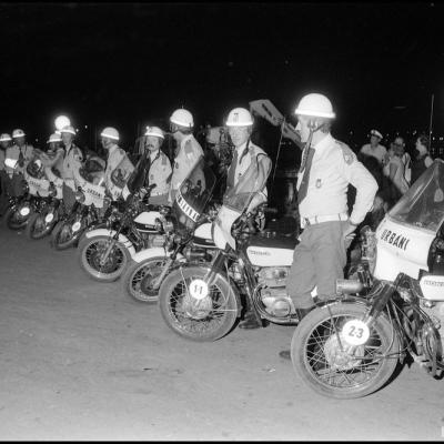 immagine di un pattuglione notturno organizzato il 16 luglio 1978. in primo piano i Vigili motociclisti. Sullo sfondo si intravede il Comandante Carlo Barbera